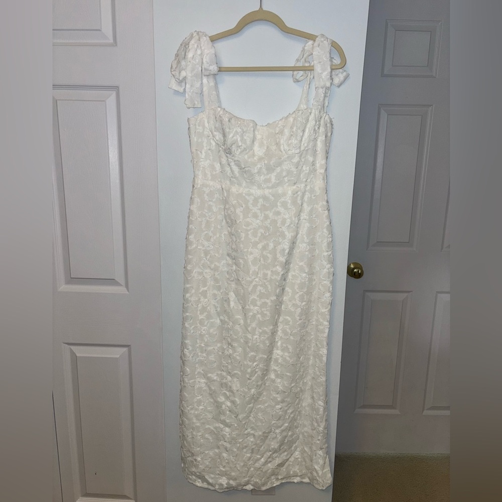 NWT NEVER WORN SELFIE LESLIE WHITE FLORAL MIDI DRESS SIZE L